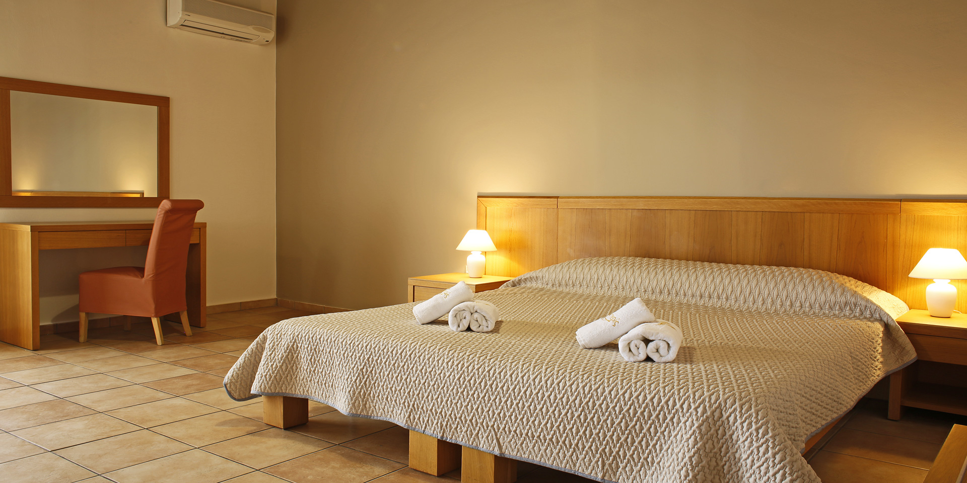 Studio with kitchenette garden view