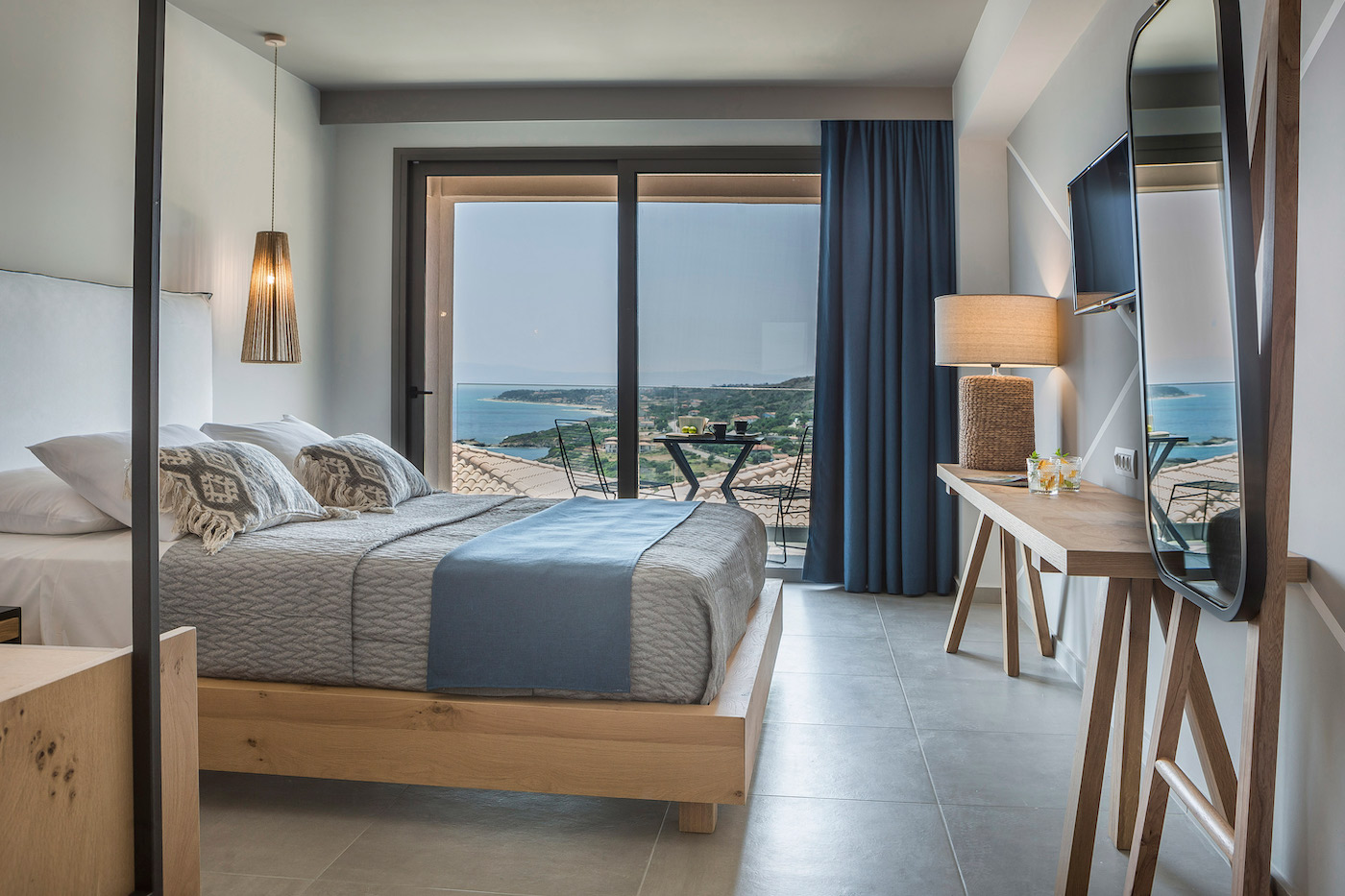 Deluxe Double Room Sea View 06