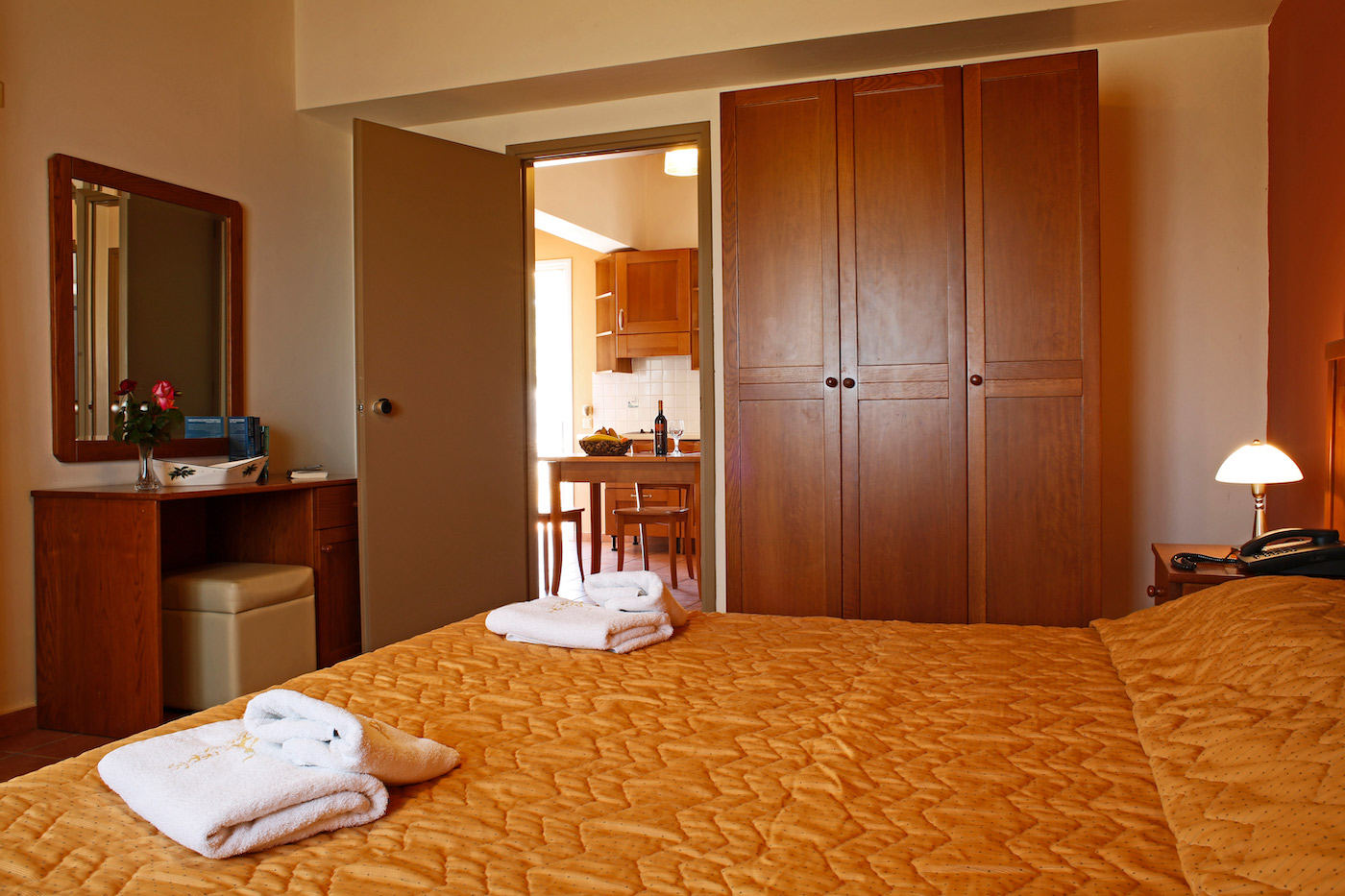 Two room apartment with kitchenette sea view 02