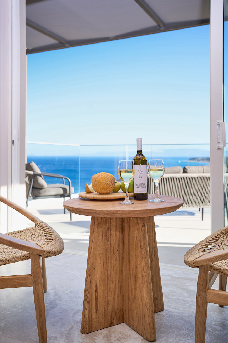 Superior studio with kitchenette sea view 04