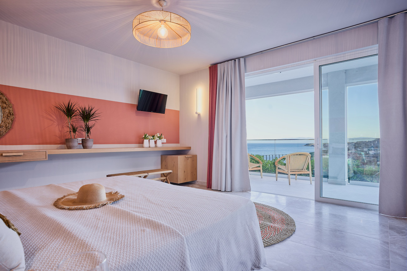 Superior studio with kitchenette sea view 01