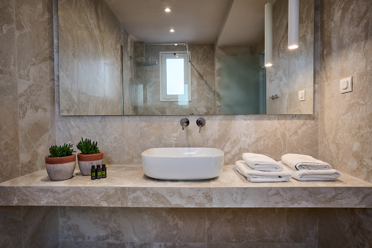 Superior studio with kitchenette sea view 02